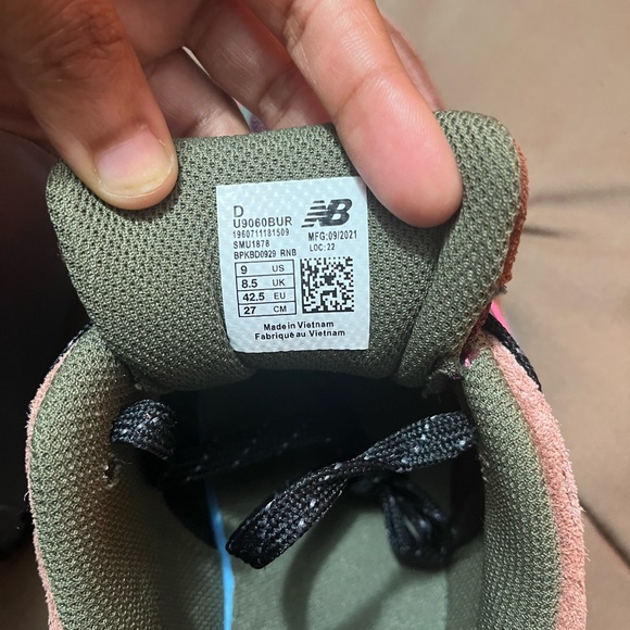 New Balance 9060 Rich Oak Burgundy - Picture 7 of 10